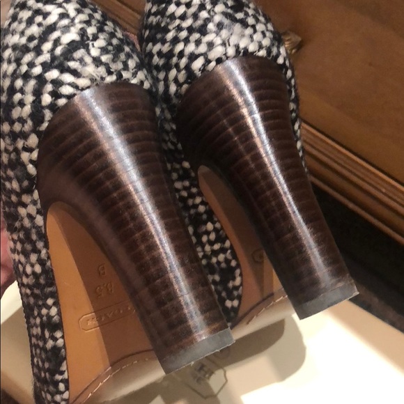 Authentic COACH Tweed black and white pumps. - Picture 7 of 8